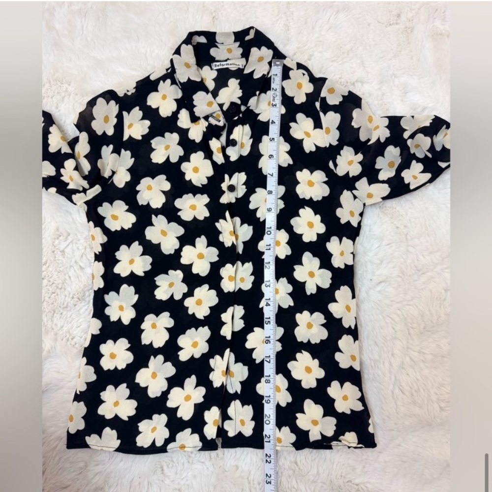 Reformation Violet Daisy print button down XS top - Picture 4 of 9